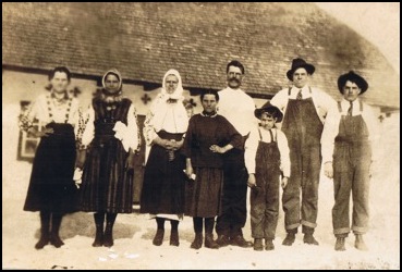 Andrusiak Family 1923.jpg